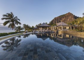 mauricius-hotel-lux-le-morne-350_ext_w_1.jpg