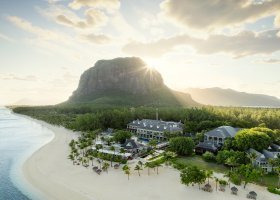 mauricius-hotel-st-regis-le-morne-resort-403_ext_w_1.jpg