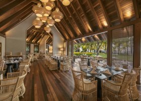 mauricius-hotel-trou-aux-biches-beachcomber-301_ext_w_1.jpg