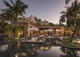 mauricius-hotel-trou-aux-biches-beachcomber-302_ext_w_1.jpg