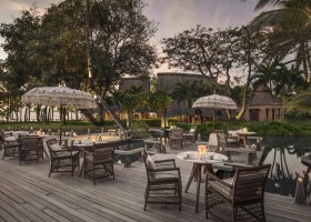 mauricius-hotel-trou-aux-biches-beachcomber-303_ext_w_1.jpg