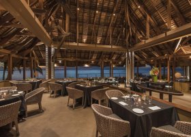 mauricius-hotel-trou-aux-biches-beachcomber-304_ext_w_1.jpg